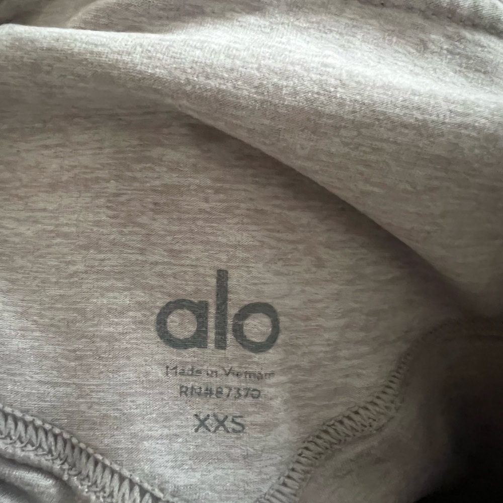 ALO Yoga Gray and Cream Leggings with Modern Colorblock Design A038 - Picture 6 of 6